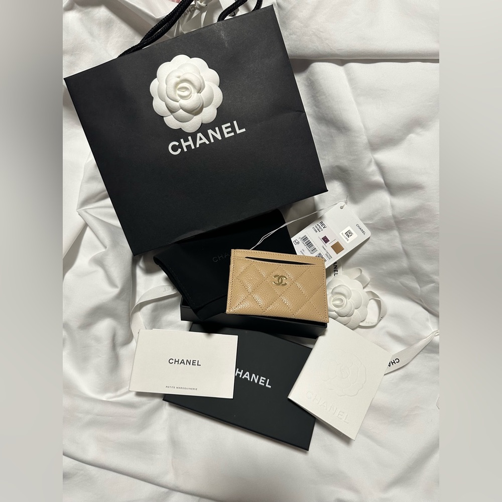 BNIB Chanel Beige Caviar Flat Card Holder with GHW